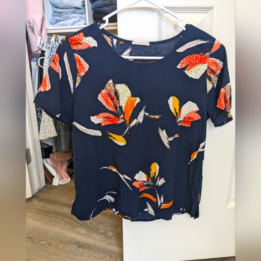 Blue floral top